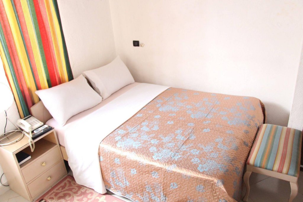 Фото Hill View Hotel West Airport