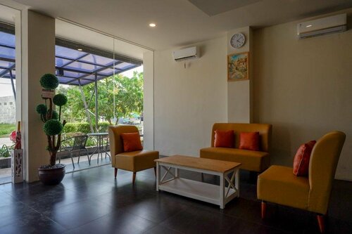 Гостиница RedDoorz Plus near Solo Baru