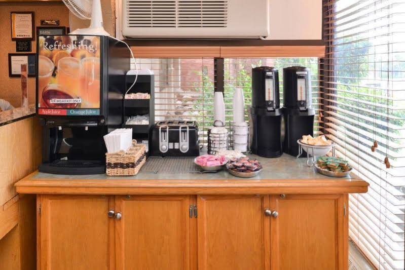 Фото Econo Lodge Motel Village