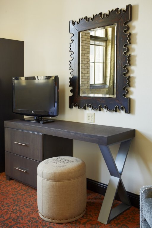 Фото The Brewhouse Inn & Suites