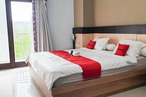 Гостиница RedDoorz near Muaya Beach Jimbaran в Джимбаране