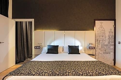 Фото Petit Palace Santa Bárbara