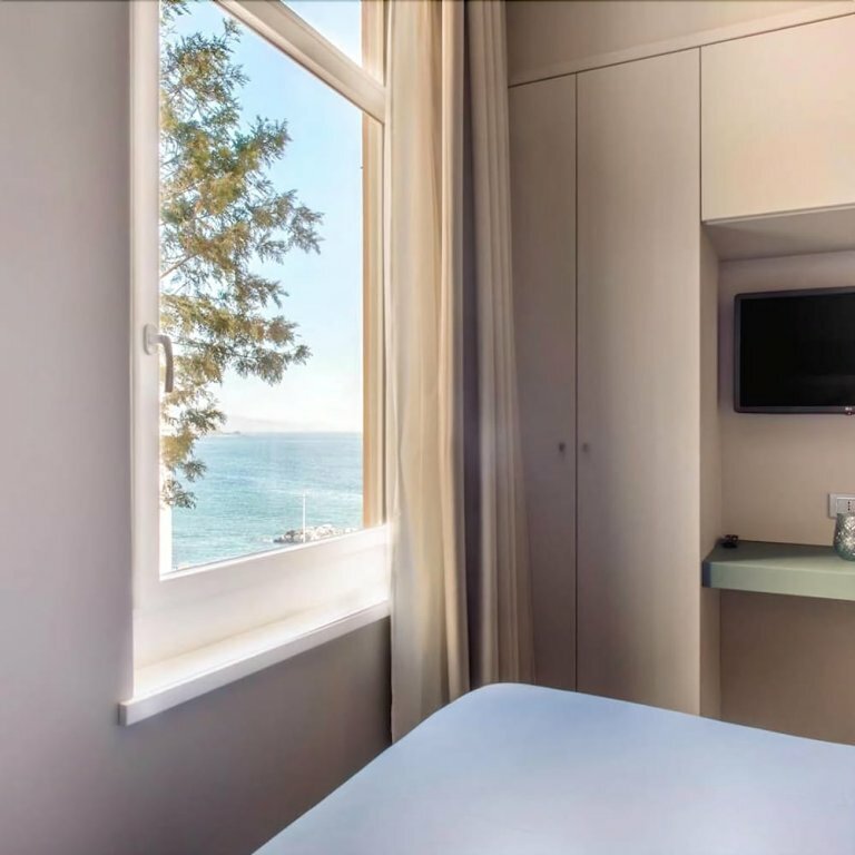 Hotel Yourelais Pergolesi, Naples, photo