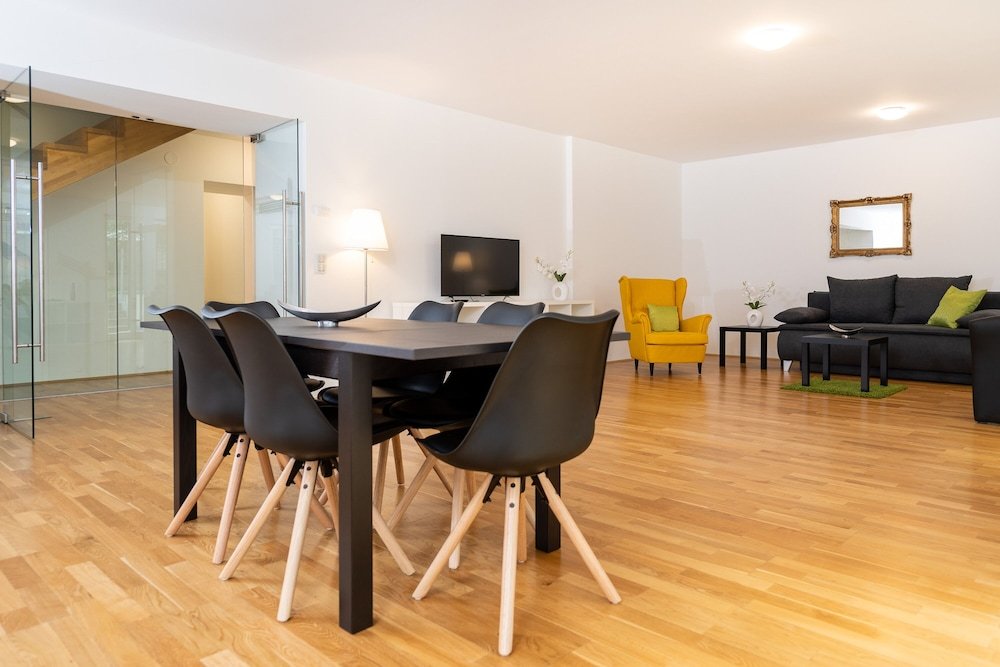 Фото Apartments Wien - Schwarzenbergplatz