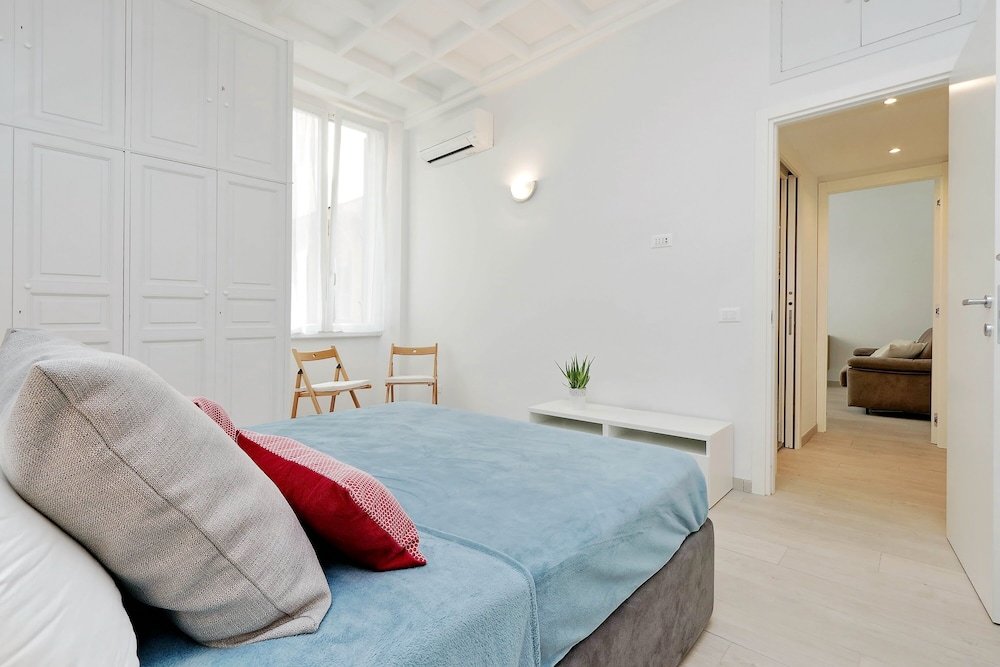 Фото A World Aparts - 61 Margutta