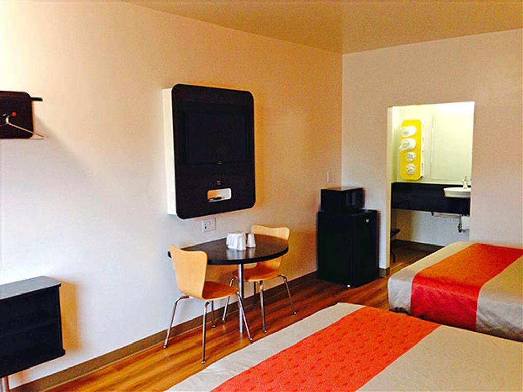 Фото Motel 6 National City Ca