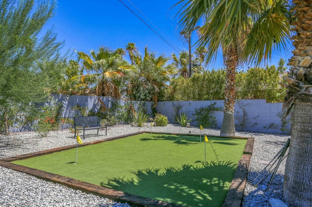 Фото 2342 N Victoria Road Home - 4 Br home by RedAwning