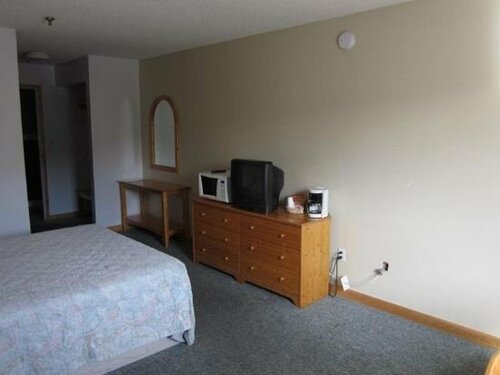 Гостиница Canadas Best Value Inn River View Hotel в Уайтхорс