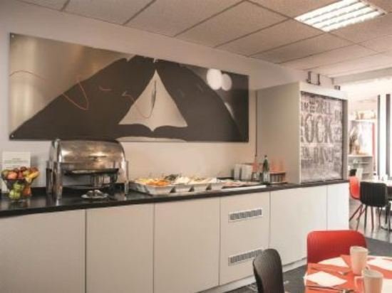 Фото Kyriad Paris Nord Porte de Saint Ouen