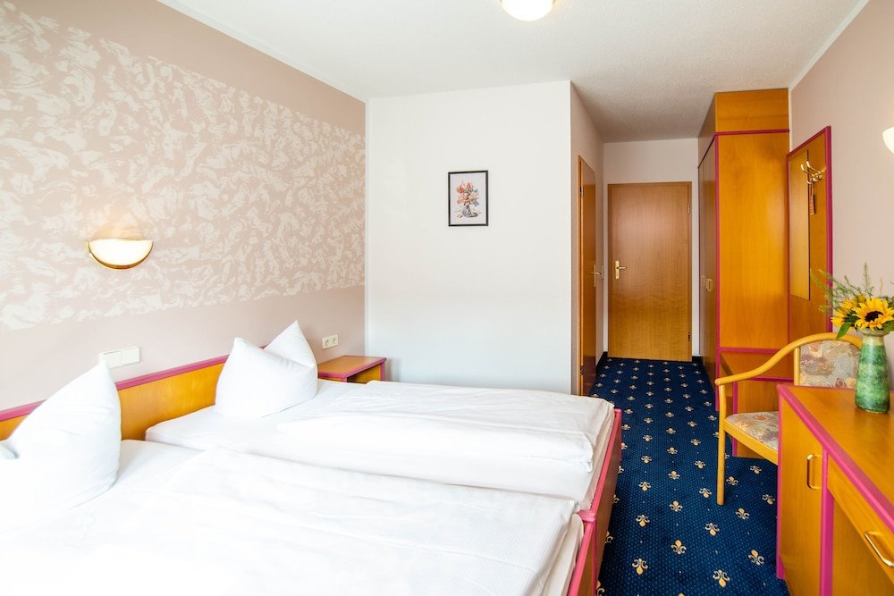Фото Hotel Gasthof Zur Heinzebank