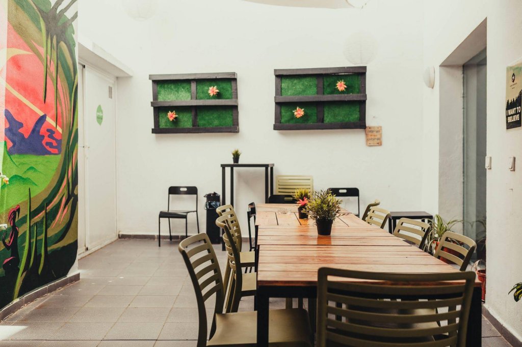 Фото Oasis Backpackers Hostel Malaga