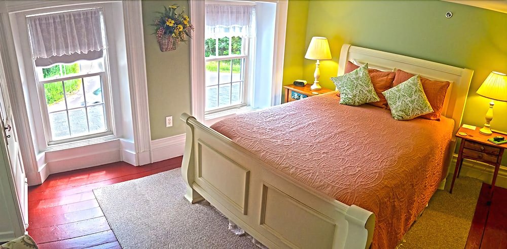 Фото The Ballard House Inn