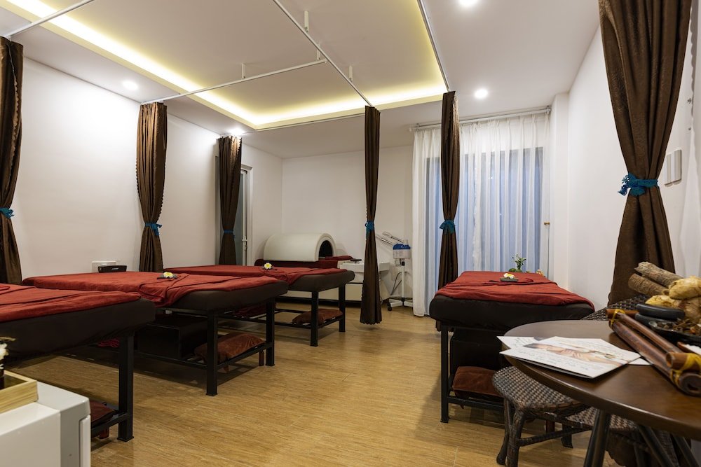 Фото Lyn's Hotel & Apartment