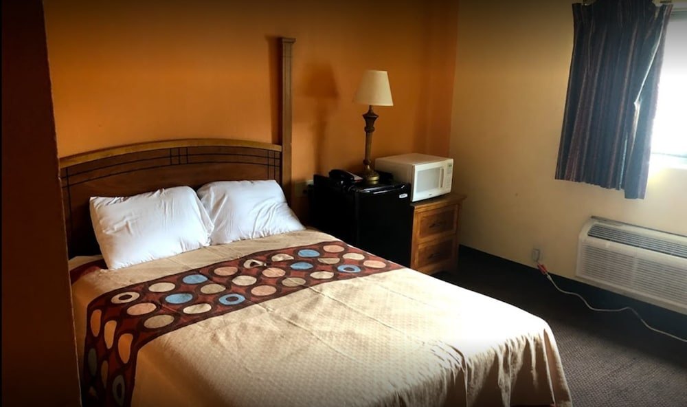 Фото Economy Inn North Randall