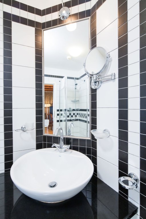 Фото The Golden Wheel