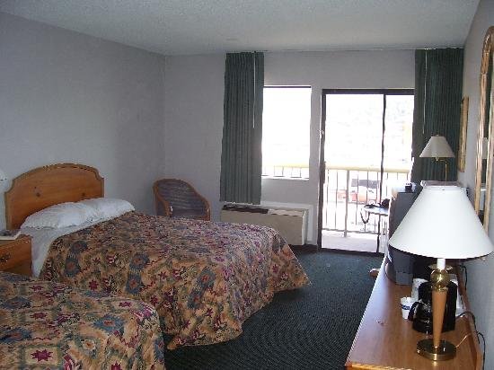 Фото Days Hotel by Wyndham Flagstaff