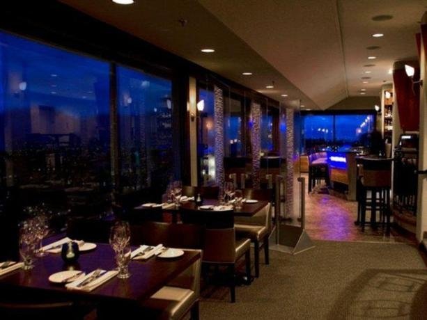 Фото Chateau Victoria Hotel & Suites