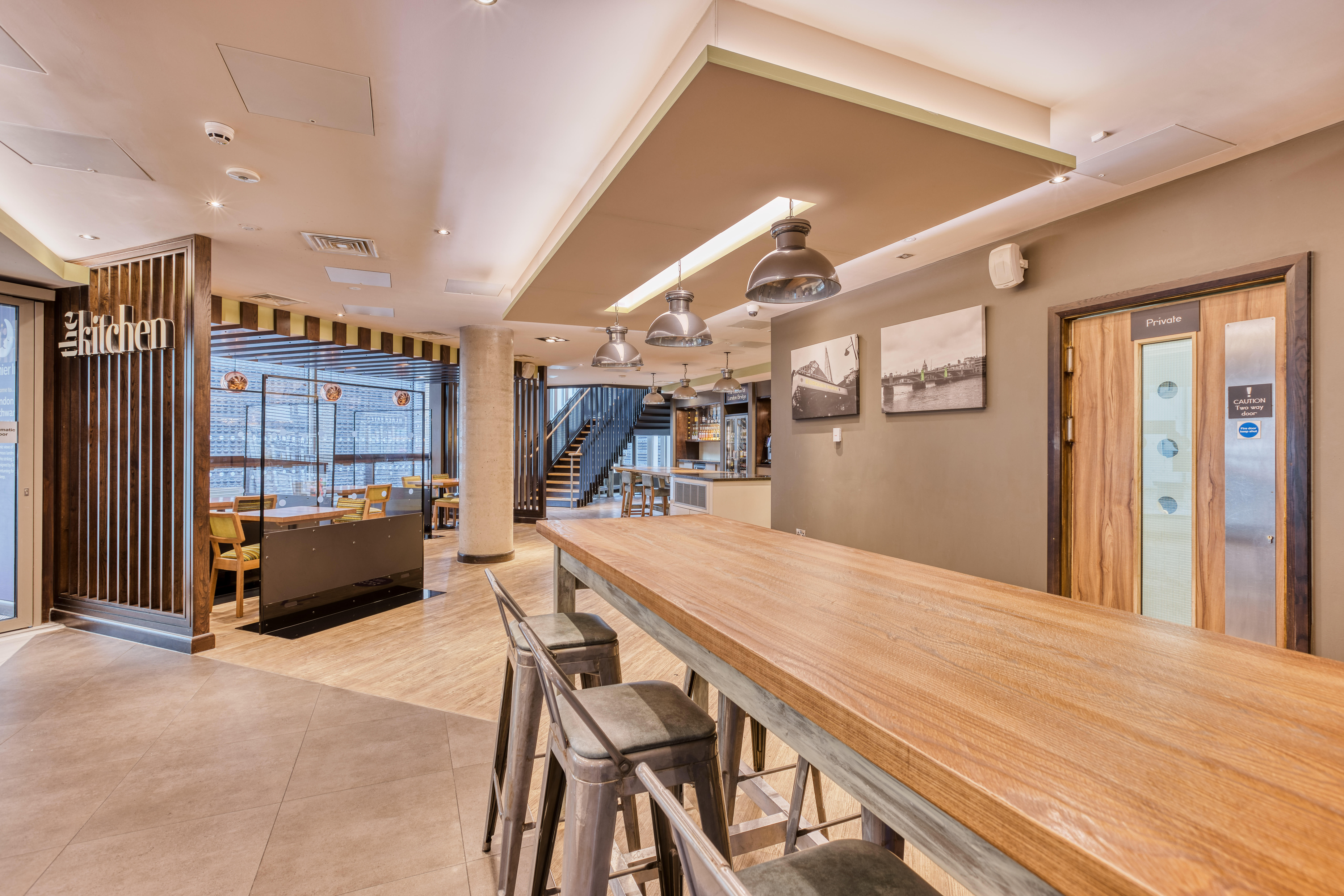 Фото Premier Inn Southwark Borough High St