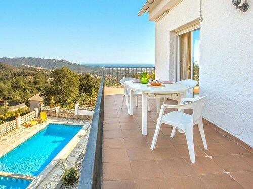 Гостиница Serene Villa In Lloret De Mar With Private Swimming Pool