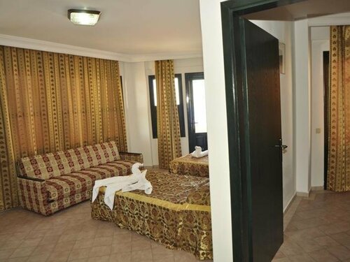 Гостиница Gold Twins Beach Suit Hotel в Махмутларе