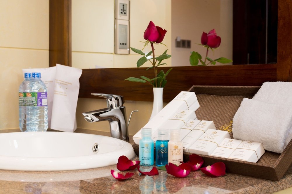 Фото The Golden Ridge Hotel