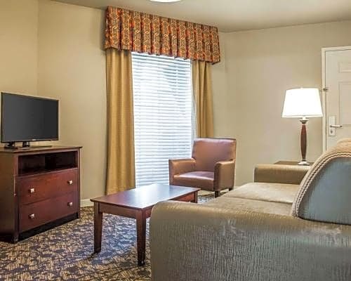 Фото Quality Suites Atlanta Buckhead Village North