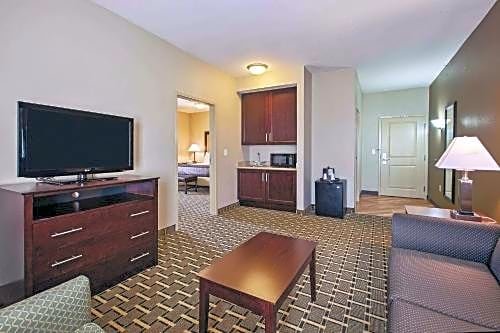 Фото La Quinta Inn & Suites by Wyndham Lancaster