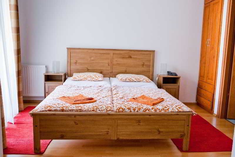 Фото Town Hall Apartments