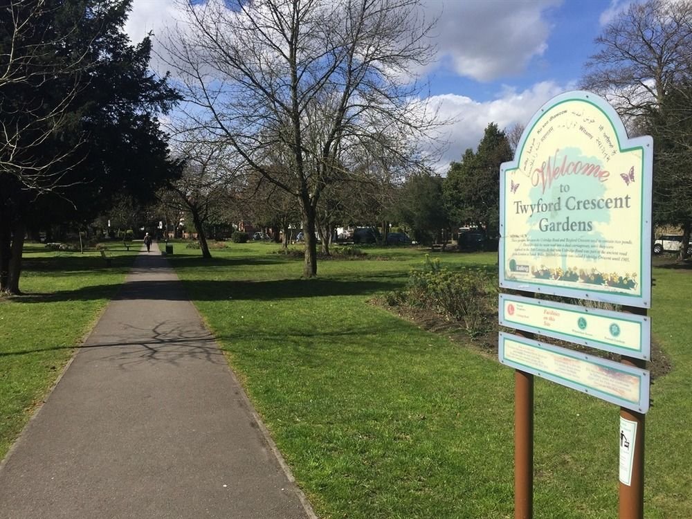 Фото Oyo TamTam Acton Hotel