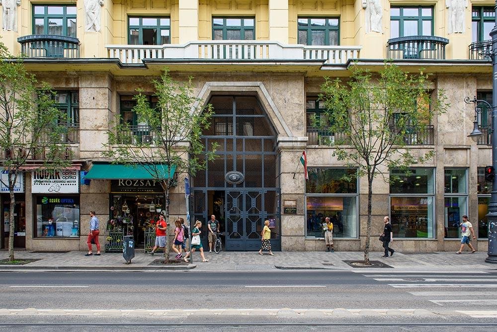 Фото Karoly Corner Residences