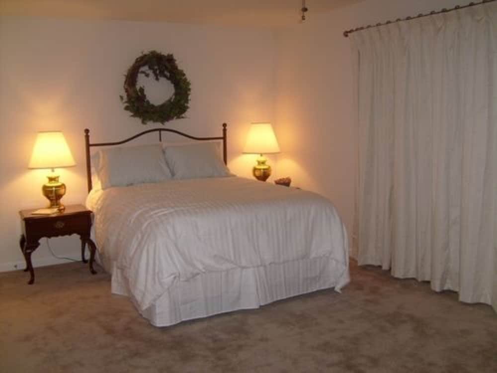 Фото The Baywood Bed & Breakfast