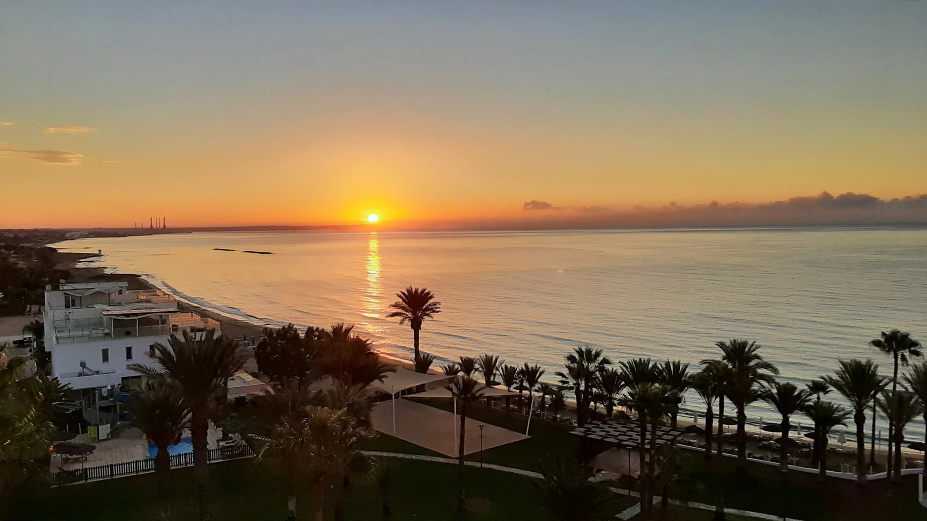 Фото Golden Bay Beach Hotel