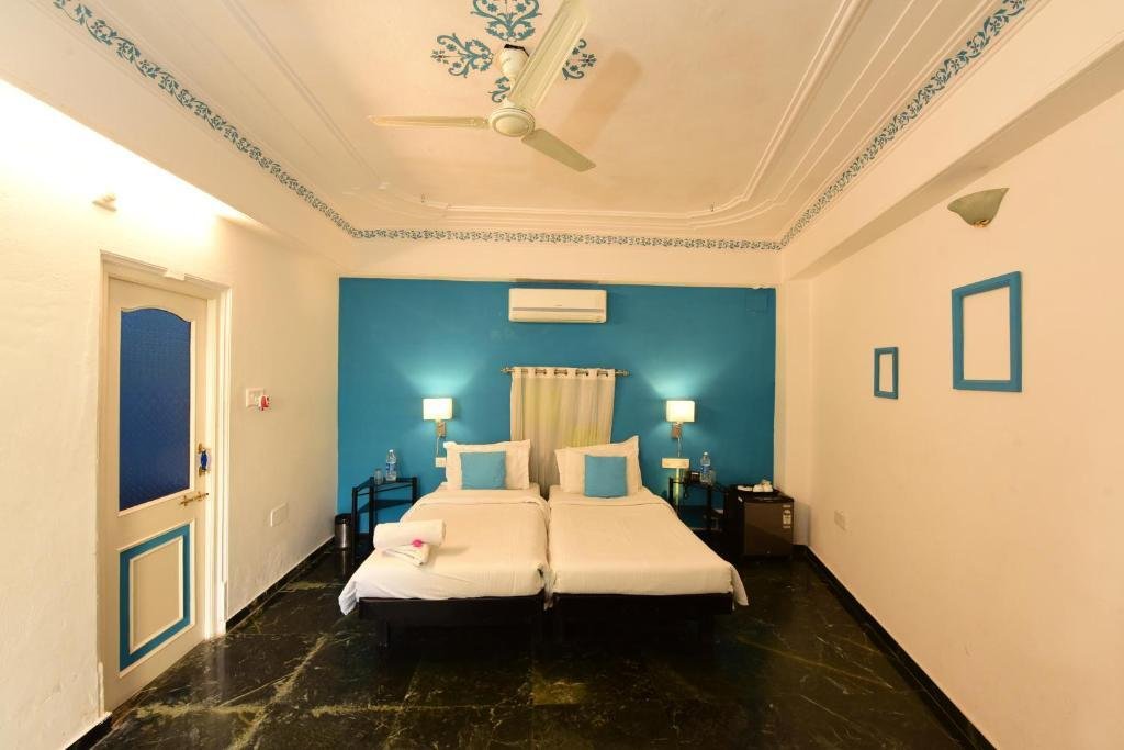 Фото The Red Pier by Downtown Udaipur