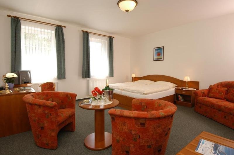 Фото Hotel Attic