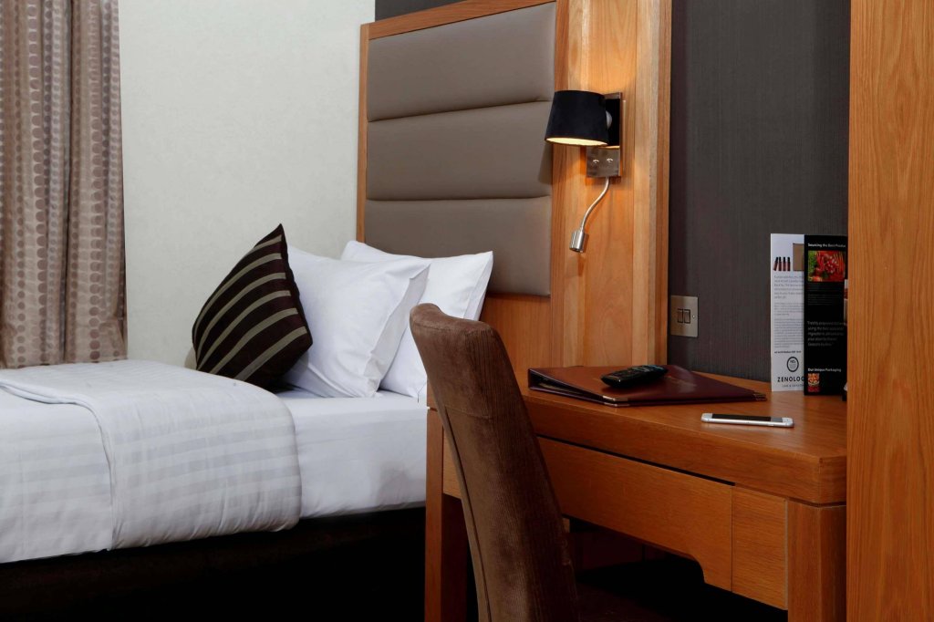 Фото Mornington London Kensington