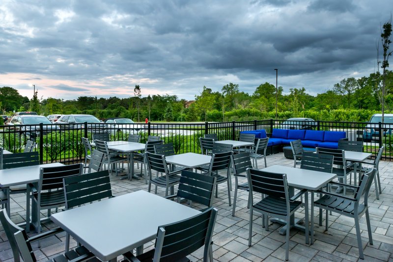 Фото Holiday Inn & Suites Farmington Hills - Detroit Nw