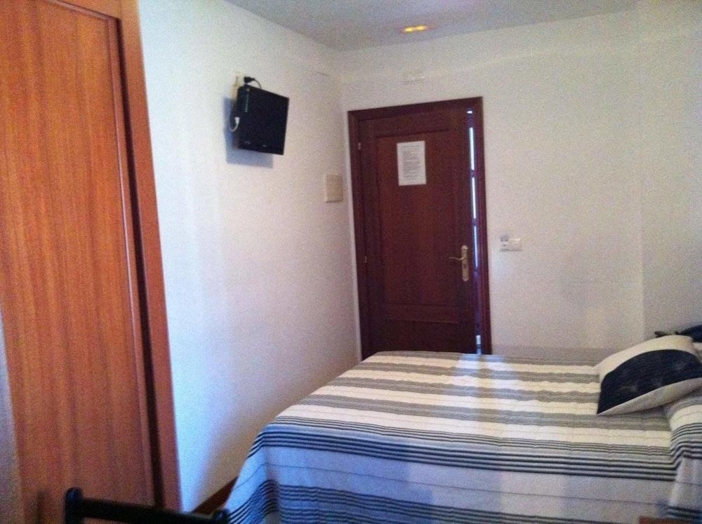 Фото Hostal Adelia