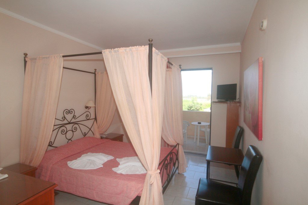 Фото Roselands Hotel Bungalows