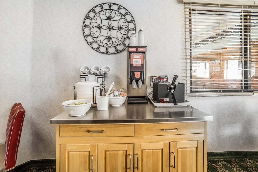 Фото Yellowstone River Inn & Suites