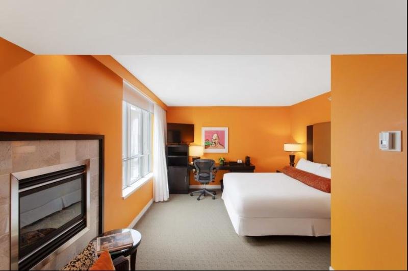 Фото Opus Vancouver