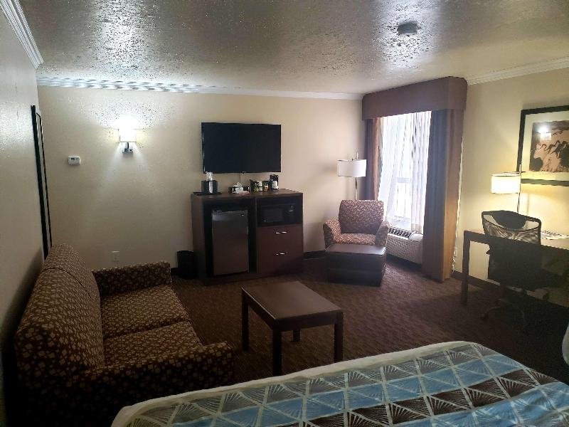 Фото Best Western Airport Albuquerque InnSuites Hotel & Suites
