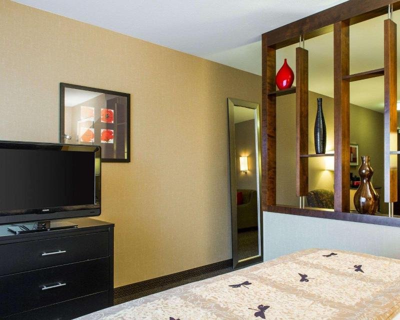 Фото Cambria Hotel Madison East