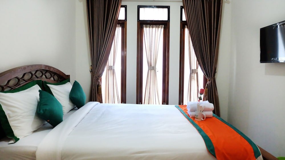 Фото Simply Homy Guest House Unit Bintaran