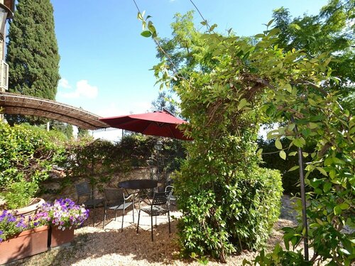 Гостиница Lush Holiday Home in Tavarnelle Val di Pesa With Shared Pool