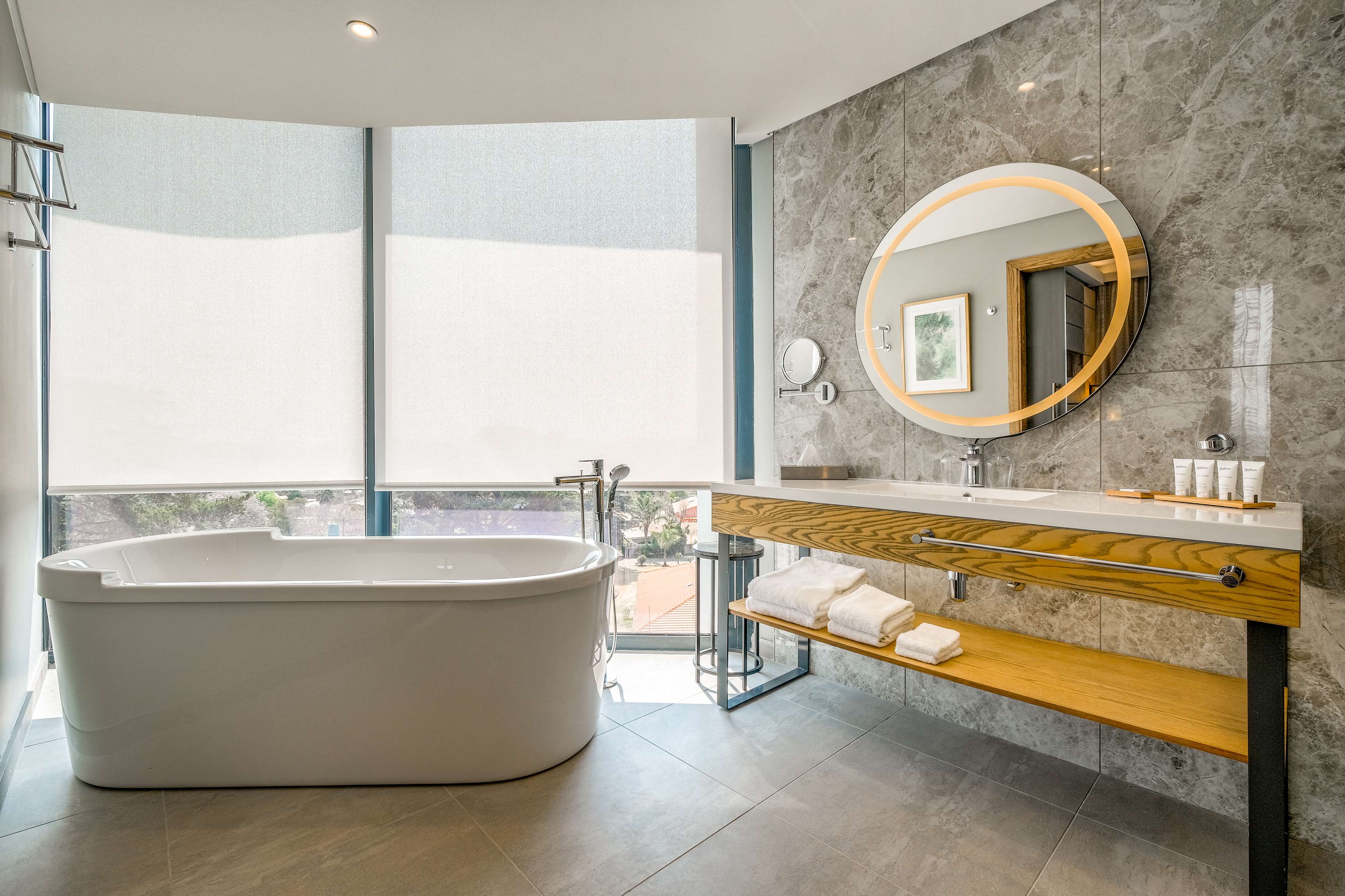 Фото Radisson Hotel & Convention Centre, Johannesburg, O.R. Tambo Airport