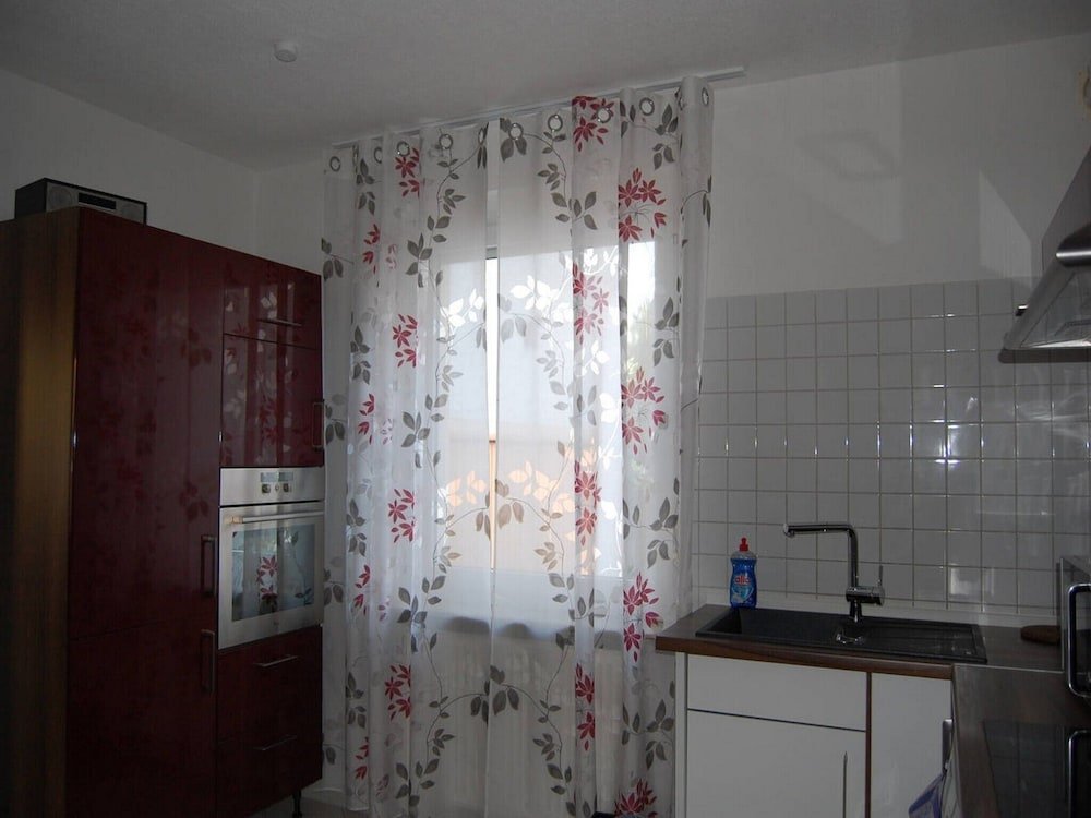 Фото Fewo Reutlingen Heinestrasse Dg