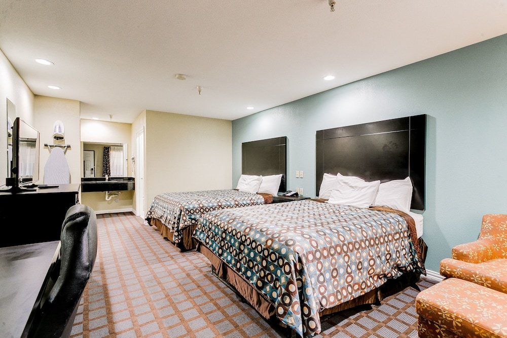 Фото Ranger Inn and Suites