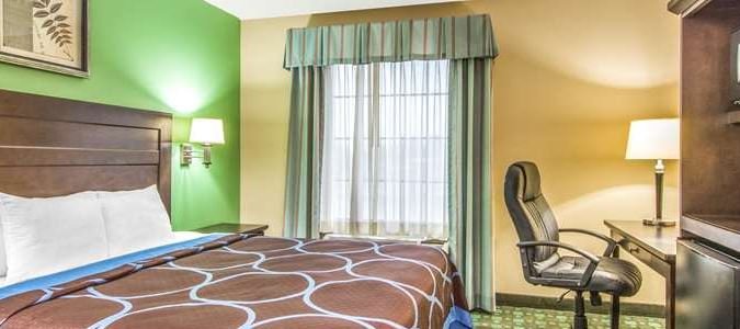 Фото Super 8 by Wyndham Lake Charles/Sulphur