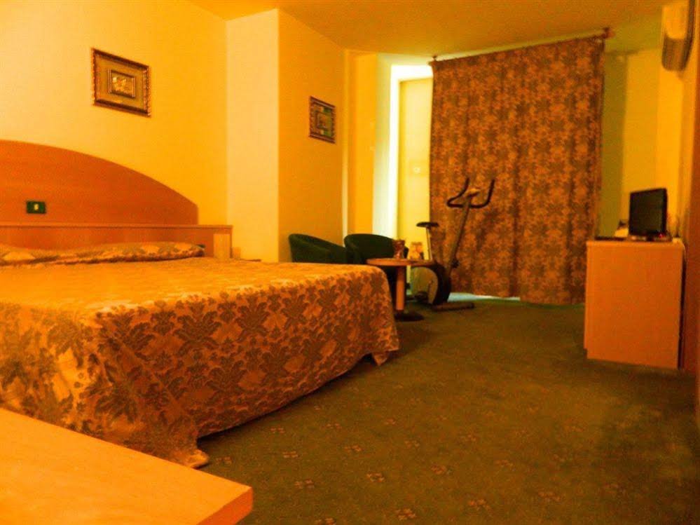 Фото Ascot Lodging