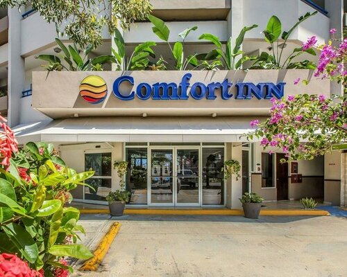 Гостиница Comfort Inn & Suites Levittown
